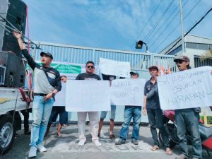Minta Dipekerjakan, Warga Desa Jabaran, Sidoarjo Geruduk PT Multi Spunindo Jaya