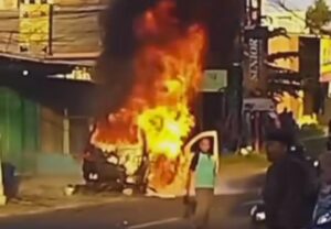 Sebuah Mobil di Turen Malang Terbakar saat Dikemudi, Bapak dan Anak Luka Bakar Serius