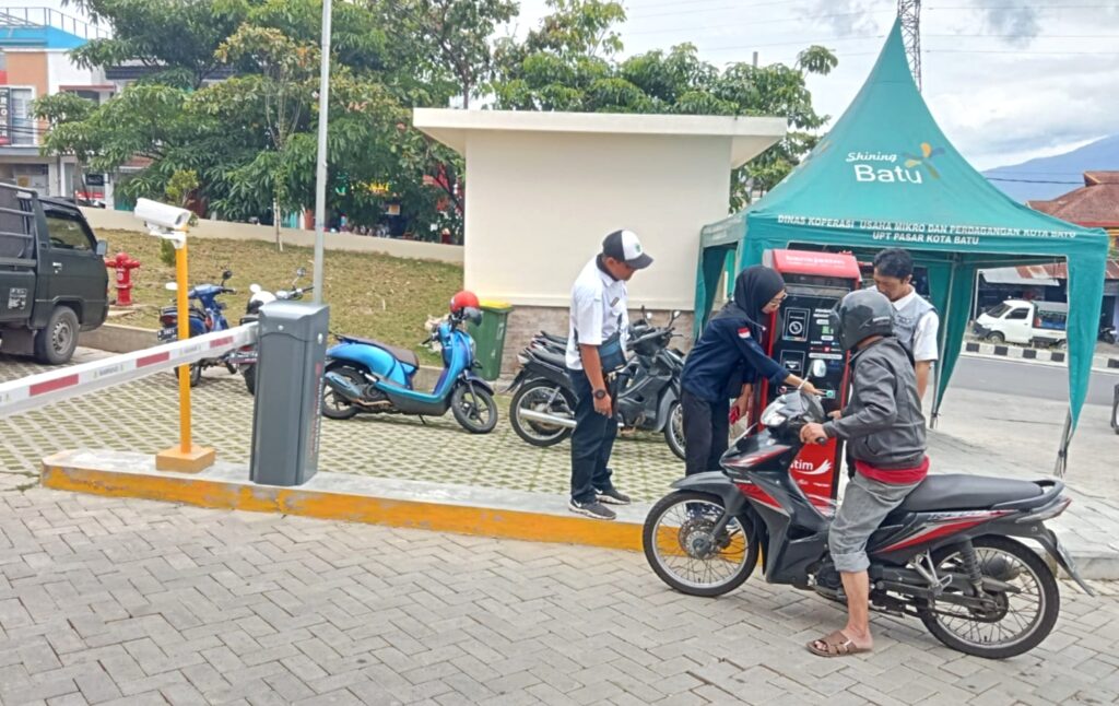 Parkir One Gate System di Pasar Among Tani Batu Dikeluhkan Pedagang, Diskoperindag: Ini Belum Final