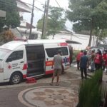 Ambulans saat mengevakuasi korban. (Mt)