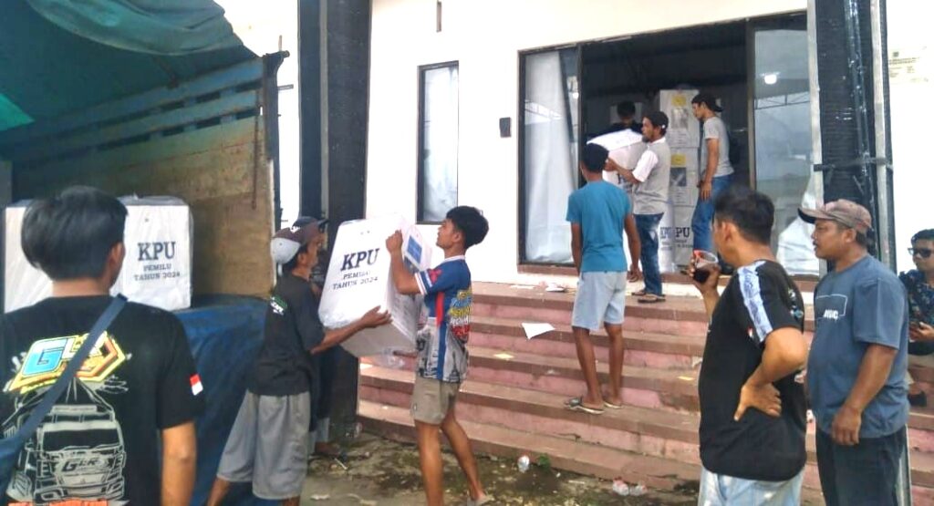 Logistik Pemilu 2024 sebanyak 12 Truk di Kota Batu telah Didistribusikan
