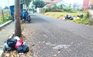Sampah Menumpuk di Eks Pasar Relokasi, DLH Kota Batu Menginginkan Pembongkaran