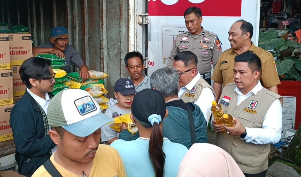 Berburu Beras SPHP Walau Harus Antre Panjang