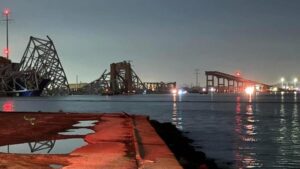 Kapal Kargo Singapura Tabrak Jembatan Baltimore Hingga Runtuh, 6 Orang Hilang