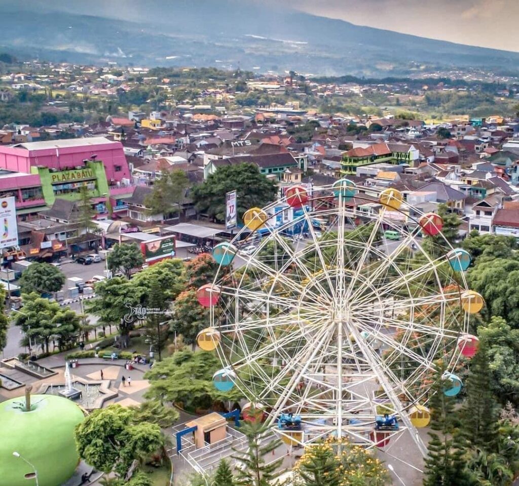 Lama Tak Beroperasi, Pemkot Batu Berwacana Mengganti Bianglala di Alun-alun