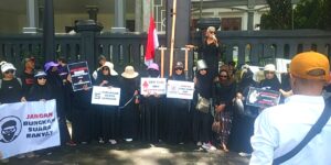 Emak-Emak di Kota Malang yang Tergabung di ARMMI Gelar Aksi Damai Tuntut Tiga Hal