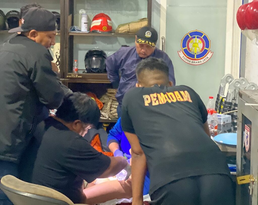 Alat Vital Terjepit Cincin, Pemuda ini Terpaksa Mendatangi DPKP Kota Batu