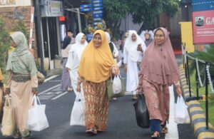 Polres Malang Gelar Pasar Murah dan Salurkan Bantuan Sembako Kepada Keluarga Pra Sejahtera