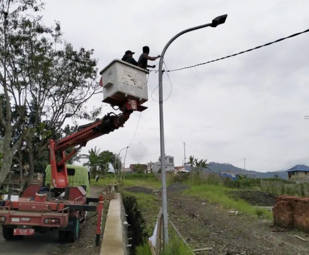 Ciptakan Rasa Aman Bagi Pengendara, DPUPR Kota Batu Pastikan PJU Berfungsi Baik