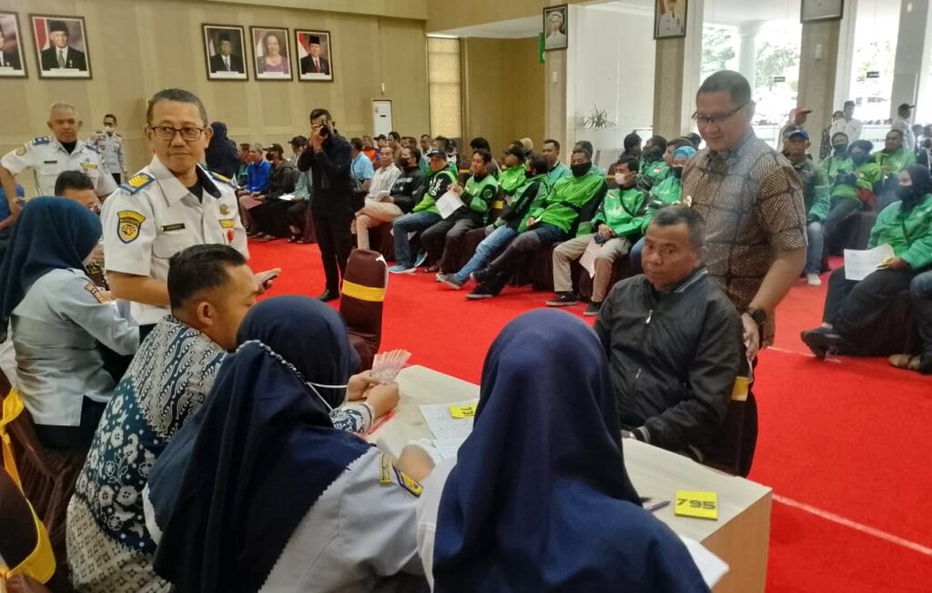 Jelang Lebaran, Pemkot Batu Gelontorkan Rp 587 Juta untuk Pekerja Transportasi