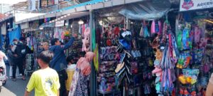 Ratusan PKL Alun-Alun Kota Batu Mengeluh Sepi Pembeli saat Libur Lebaran 2024