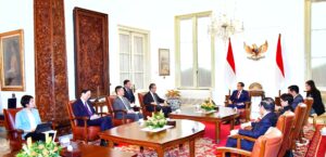 Temui Menlu China, Presiden Jokowi Bahas Isu Penting Kerja Sama dan Situasi Timur Tengah