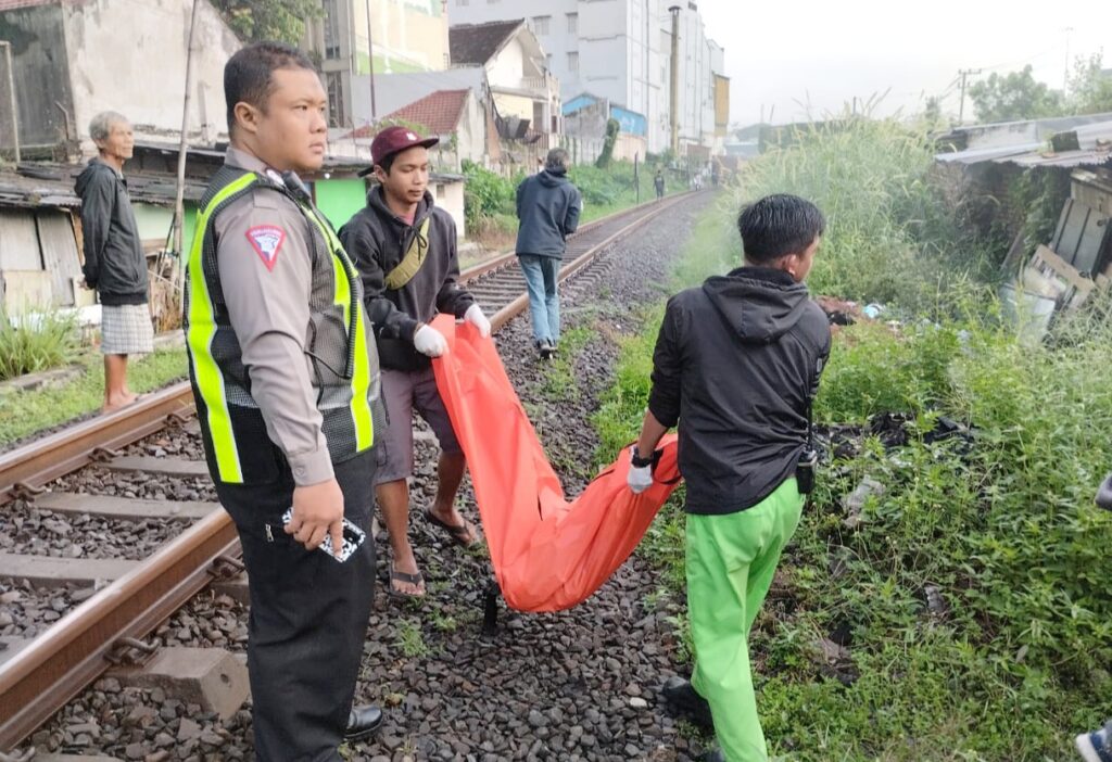 Seorang Pemuda di Malang Tertabrak Kereta Api hingga Tubuhnya Terpotong Menjadi Dua