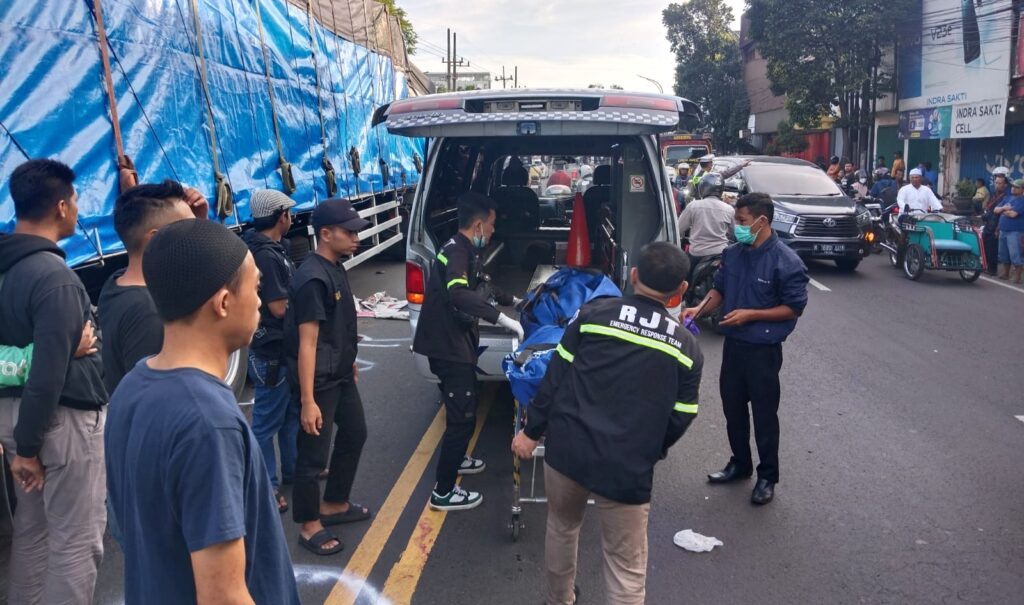Seorang Tukang Batu di Kota Malang Tewas Terlindas Truk Trailer saat Berangkat Kerja