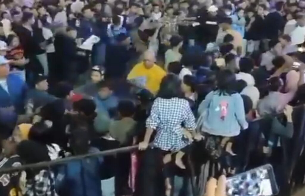 Terjadi Adu Jotos hingga Keluhan Parkir Liar Tarif Tinggi saat Konser Gilga Sahid di Kota Batu