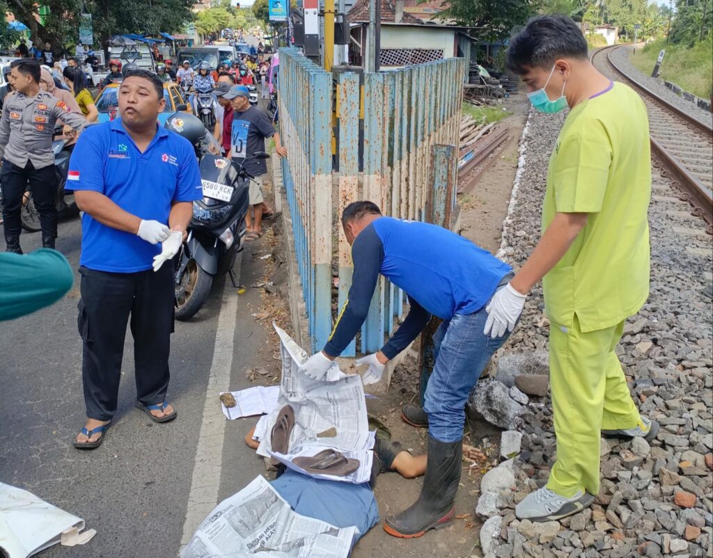 Lansia 64 Tahun Tewas Tertabrak Kereta Api di Perlintasan Palang Pintu Kepanjen Malang