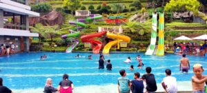 Wisatawan Padati Kota Batu saat Long Weekend Ini, Kendaraan Terpantau Ramai