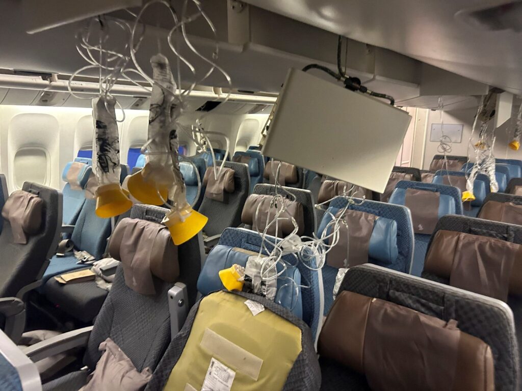 Singapore Airlines Alami Turbulensi, Satu Penumpang Tewas, Tiga Puluh Luka-Luka