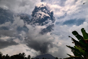 Gunung Ibu Erupsi, BNPB Peringatkan Kemungkinan Banjir dan Aliran Lahar Dingin