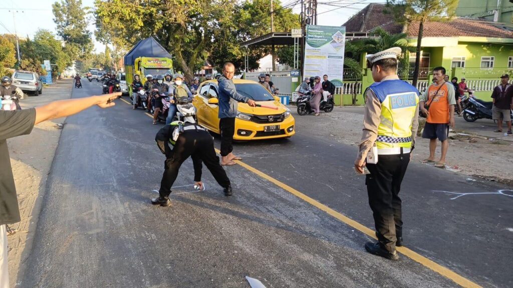 Kecelakaan di Sumberpucung Malang Libatkan Mobil dan Dua Motor Sekaligus, Pedangang Gorengan Tewas di Lokasi