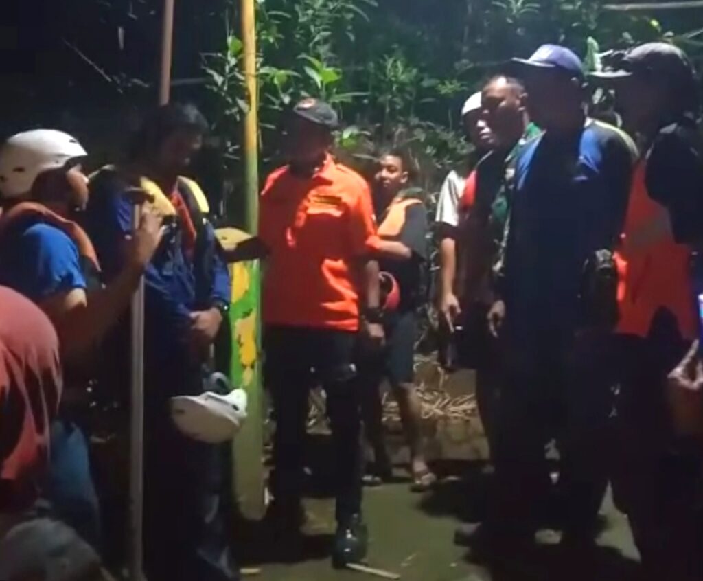 Banjir di Sungai Brantas Seret Seorang Mahasiswa Unikama Saat Sedang Belajar Rafting