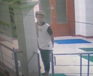 Dua Orang Curi Uang Kotak Amal Masjid di Kota Malang Terekam CCTV