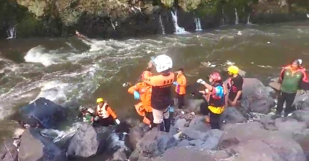 Tim SAR Akhirnya Temukan Jasad Mahasiswa Unikama yang Terseret Banjir saat Latihan Rafting