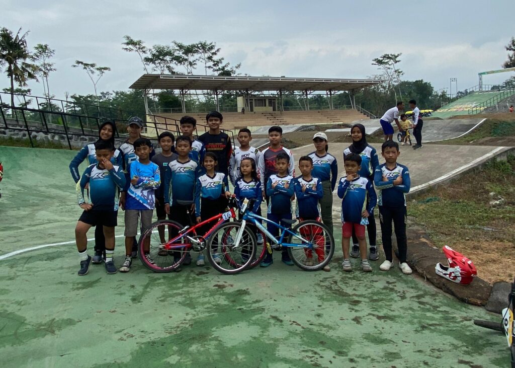 Mahameru Open 2024 dan Kejurprov Jatim, Atlet ISSI Kota Batu Borong 10 Podium dan 2 Medali