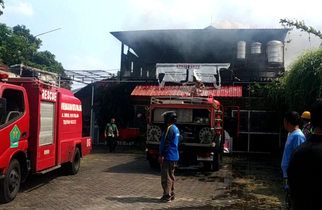 Diduga Akibat Korsleting Listrik, Bangunan Gym dan Spa Blimbing Malang Dilalap Jago Merah