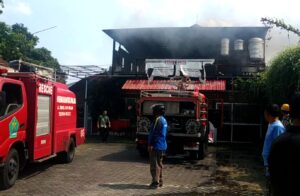 Diduga Akibat Korsleting Listrik, Bangunan Gym dan Spa Blimbing Malang Dilalap Jago Merah
