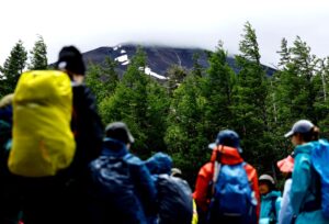 Batasi Wisatawan, Jepang Kenakan Biaya Baru untuk Pendaki Gunung Fuji