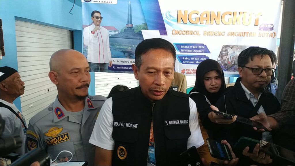 Pj Wali Kota Malang Ngobrol Bareng Sopir Angkot Bahas Sistem BTS, Apa Itu?