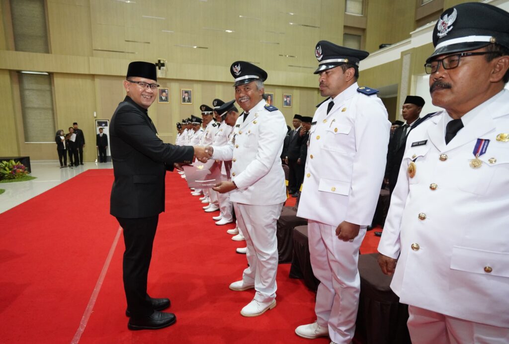 Terima SK, Masa Jabatan 19 Kepala Desa di Kota Batu Resmi Diperpanjang