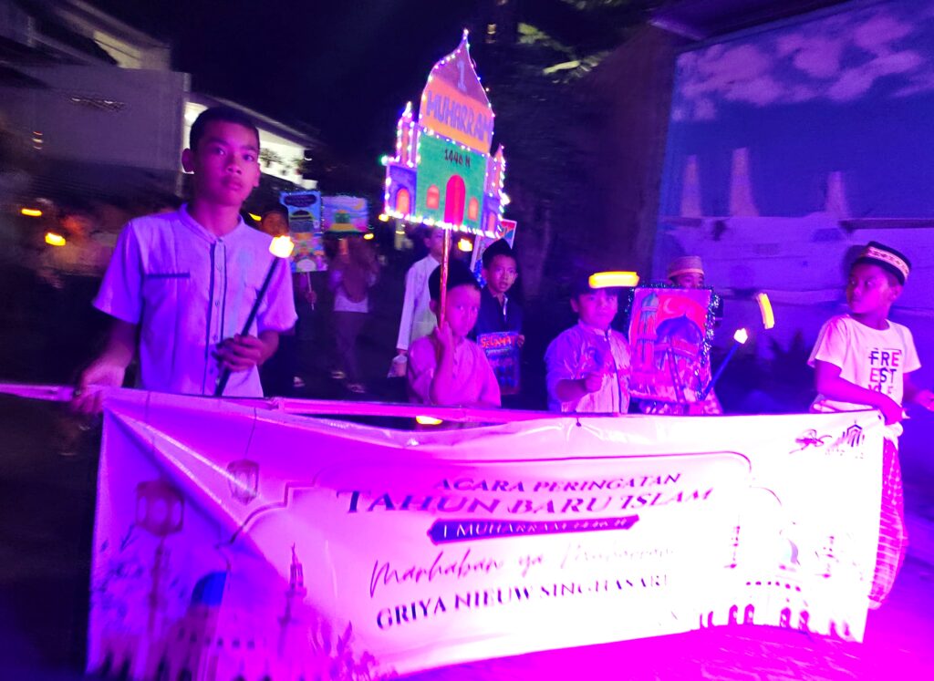 Meriahnya Pawai Obor dan Lomba Poster di Perumahan GNS Malang Sambut Tahun Baru Islam 1446 H
