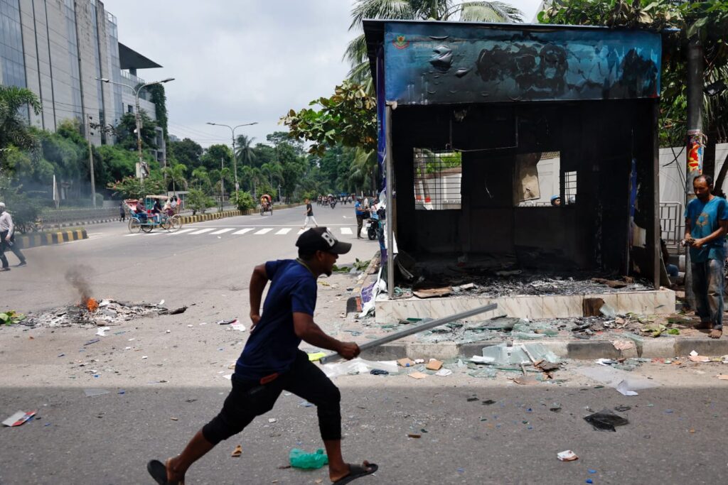 Mahasiswa di Bangladesh Serukan PM untuk Mundur