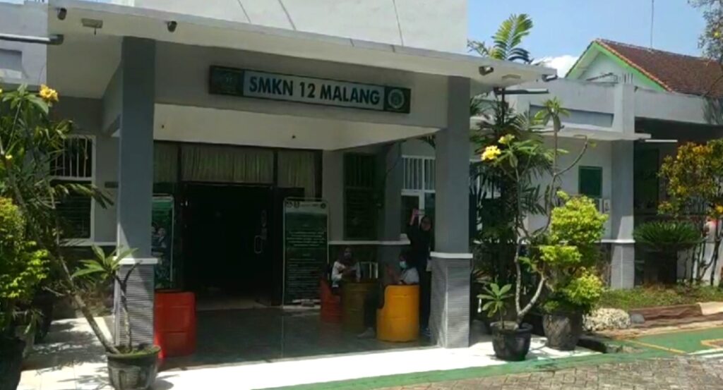 Guru Agama SMKN 12 Kota Malang Viral Lantaran Piting dan Cekik Muridnya