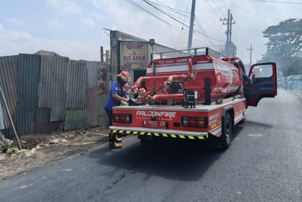LPG Bocor Sebabkan Warung Bakso dan Mie Ayam di Pakis Malang Ludes Terbakar