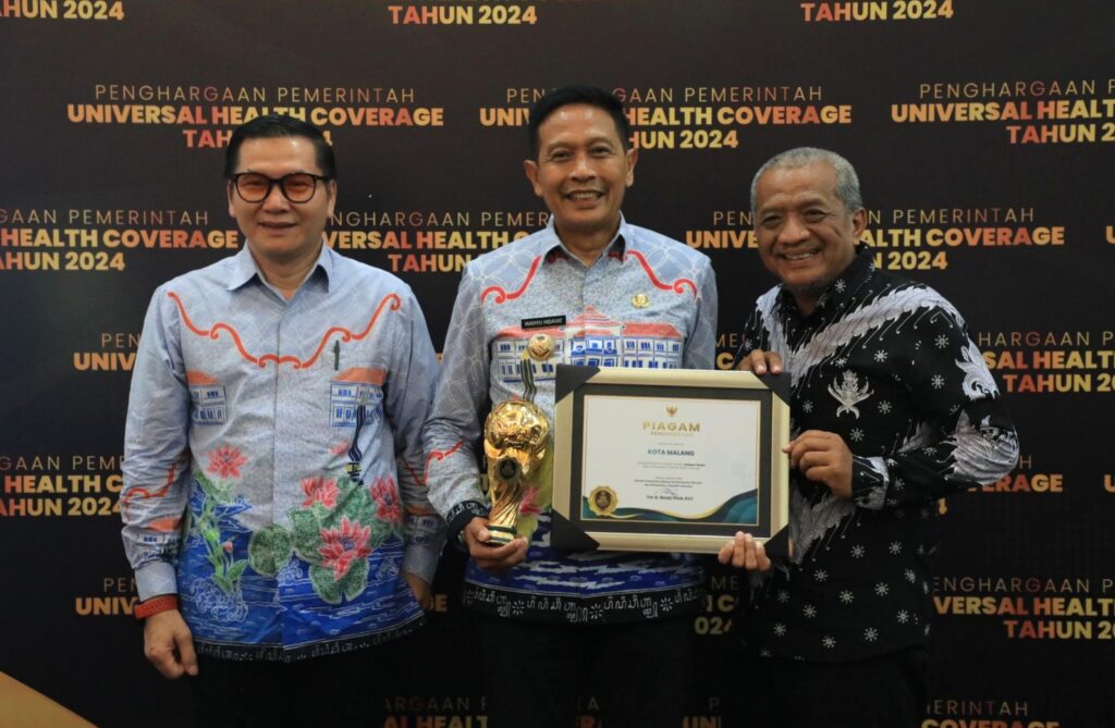 Terima Penghargaan UHC 2024, PJ Wali Kota Malang: Layanan Kesehatan Paling Utama