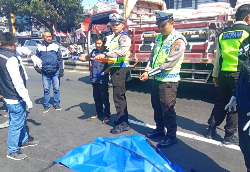 Pengendara Motor Asal Pasuruan Meninggal Dunia di Singosari usai Gagal Salip Truk dari Kiri