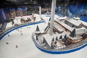 Resort Ski Indoor Terbesar di Dunia Dibuka di Shanghai saat Suhu Bumi Mencetak Rekor Terpanas