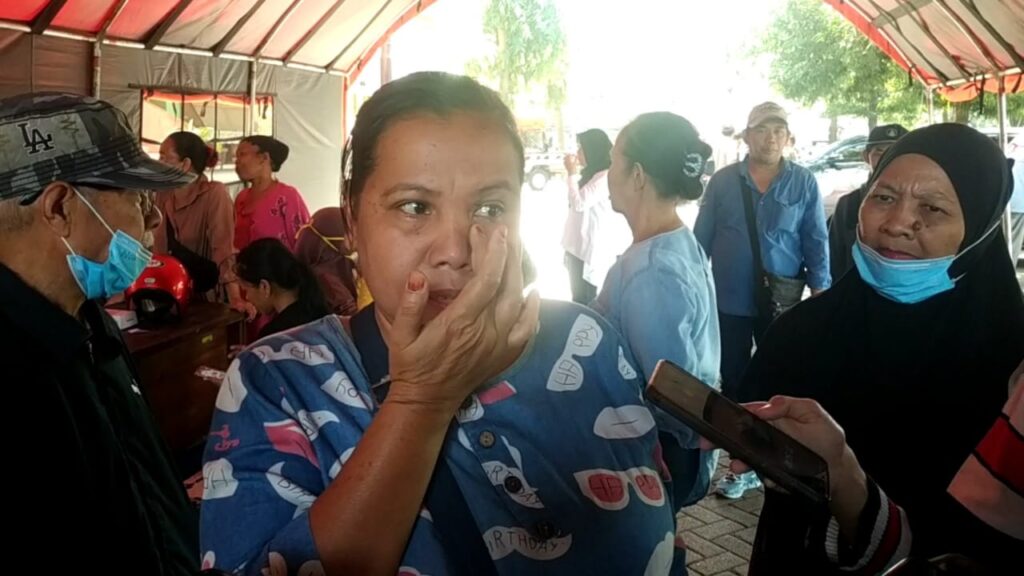 Tangis Pilu Wanita Pedagang Pasar Baru Barat Comboran Malang, 3 Kios Miliknya Ludes Terbakar