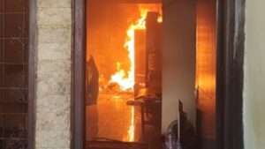 Diduga Karena Charger HP Alami Korsleting, Rumah di Kedungkandang Malang Amblas Terbakar