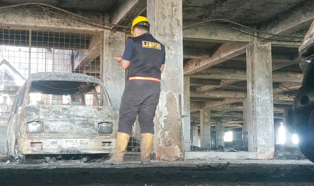 Pasca Kebakaran Pasar Comboran Malang, Tim Labfor Polda Jatim Lakukan Penyelidikan