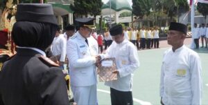 Pj Wali Kota Malang Iwan Kurniawan Serahkan Remisi bagi 2.058 Penghuni Lapas Lowokwaru