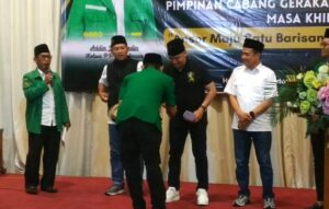 Pesan Khusus Saat Peci Hitam dengan Logo GP Ansor Dipakai Abah Anton