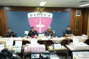 Kejagung Tangkap Eks Pejabat MA Zarof Ricar, Sita Uang Hampir Rp 1 Triliun dan Logam Mulia 51 Kg