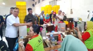 Paslon ABADI Dapat Dukungan dari Ratusan Karyawan Pabrik Rokok dan Para Pedagang