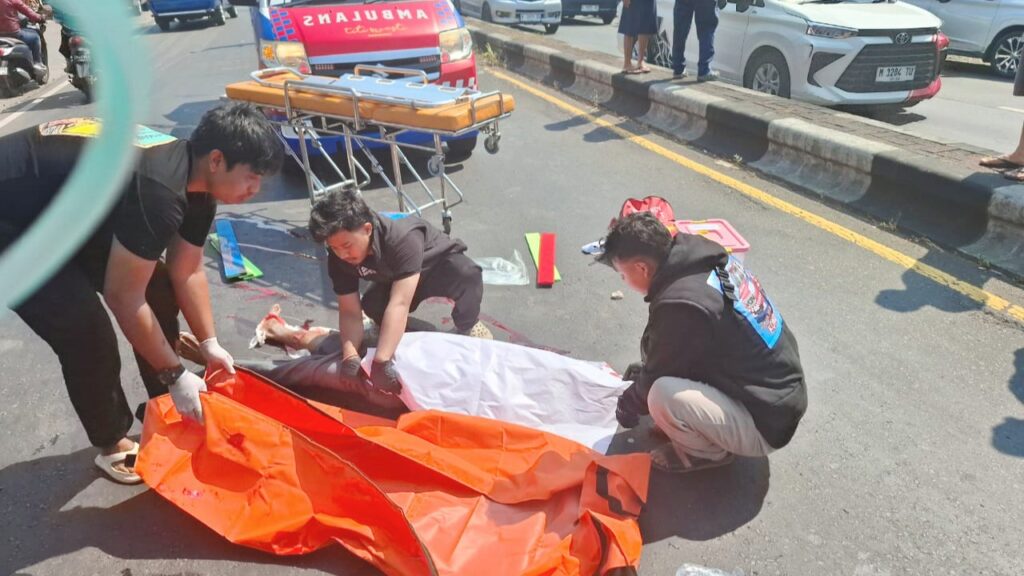 Menyeberang Jalan, Seorang Pejalan Kaki Tewas Tertabrak Motor di Bedali Lawang