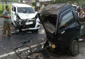 Tiga Orang Alami Luka-Luka di Pakisaji Malang, Gara-Gara Dua Mobil Terlibat Adu Banteng