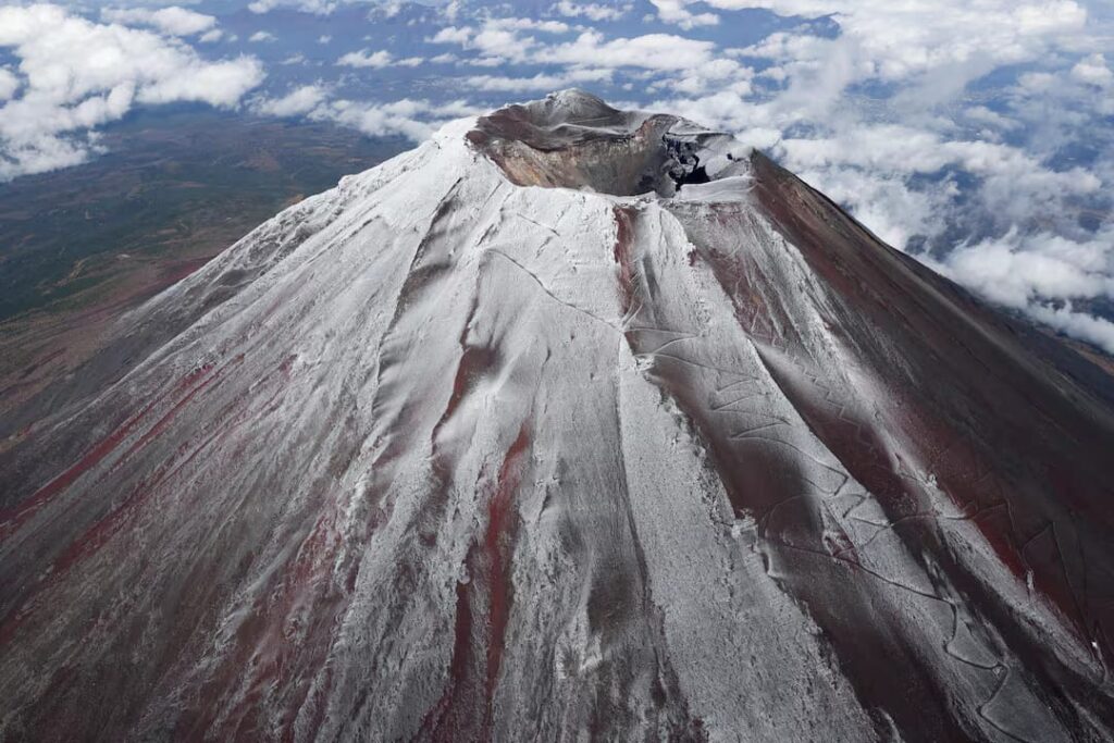 Rekor Lapisan Salju Terakhir Terlihat di Gunung Fuji Jepang dalam 130 Tahun